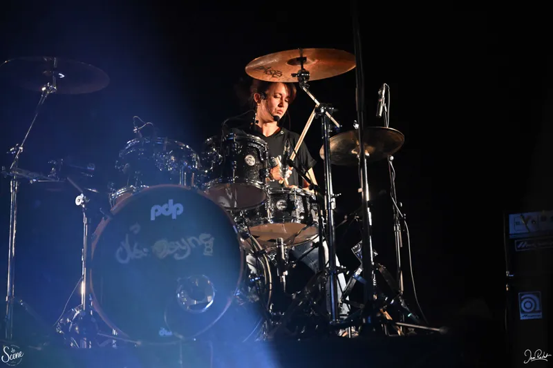 Nevrosyne en concert au 6MIC à Aix-en-Provence le 16 juin 2023 - batteuse en live