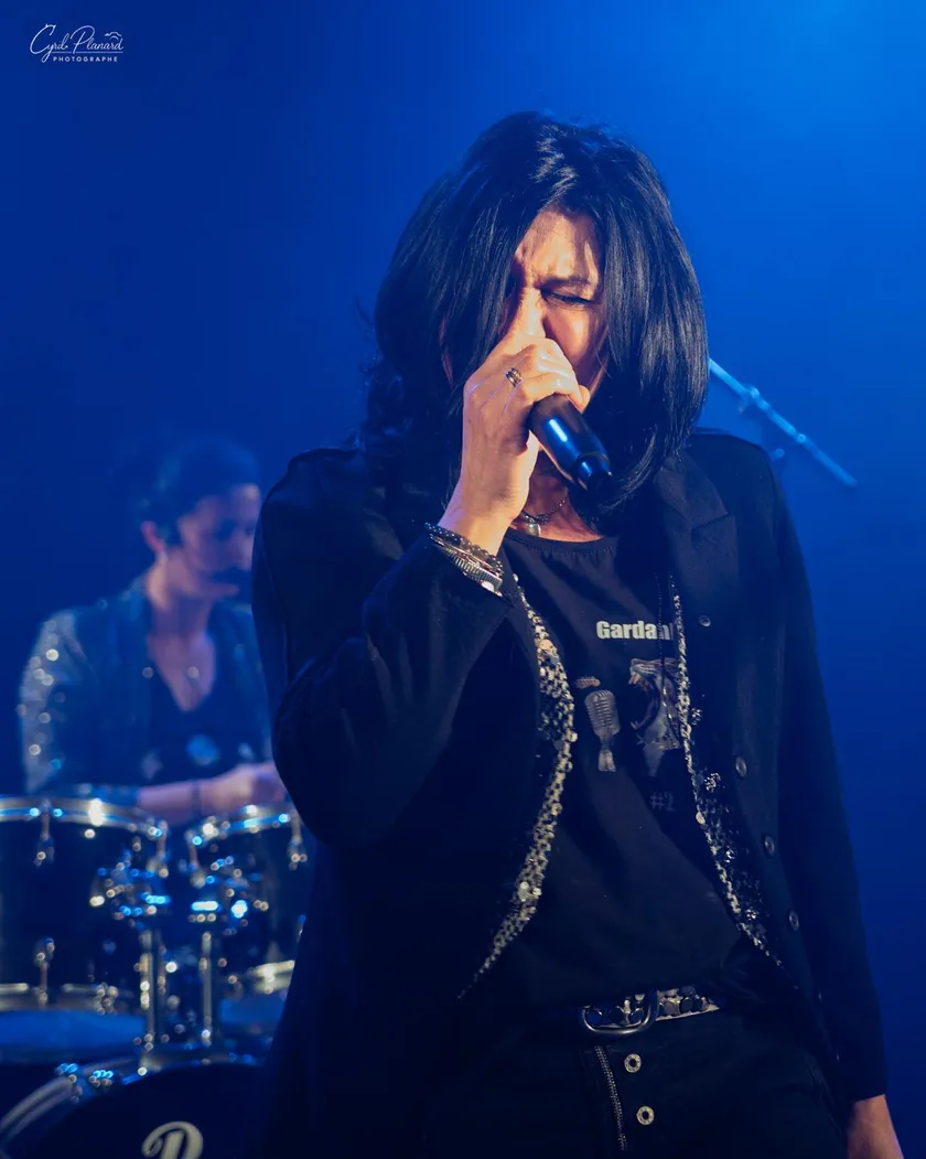 Nevrosyne en live au Gardanne Rock Fest le 04 avril 2025 - chanteuse en live
