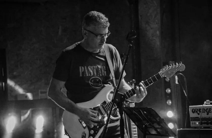 Nevrosyne en live au Gardanne Rock Fest le 01 avril 2023 - guitariste