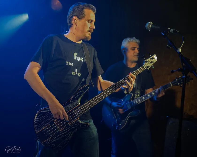 Nevrosyne en live au Gardanne Rock Fest le 01 avril 2023 - bassiste